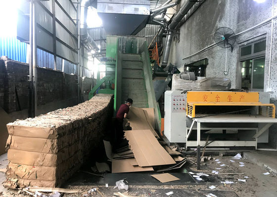 Processo di produzione del trituratore ondulato nella confezionatrice di imballaggio